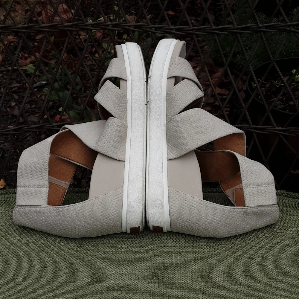 Dr. Scholl's Skips Platform Sandal.
